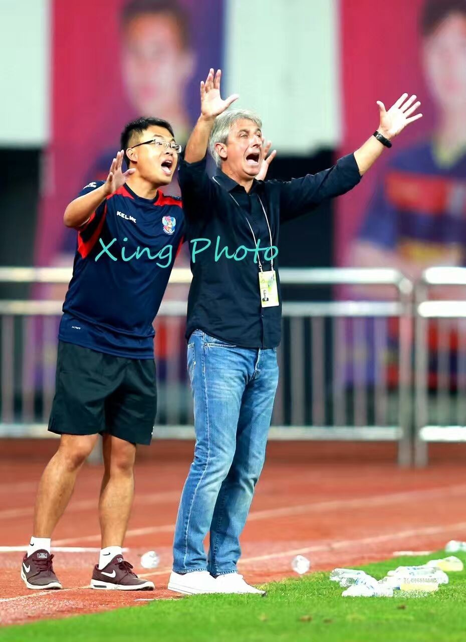 包含青岛黄海客场逆转胜利，三分收入囊中的词条