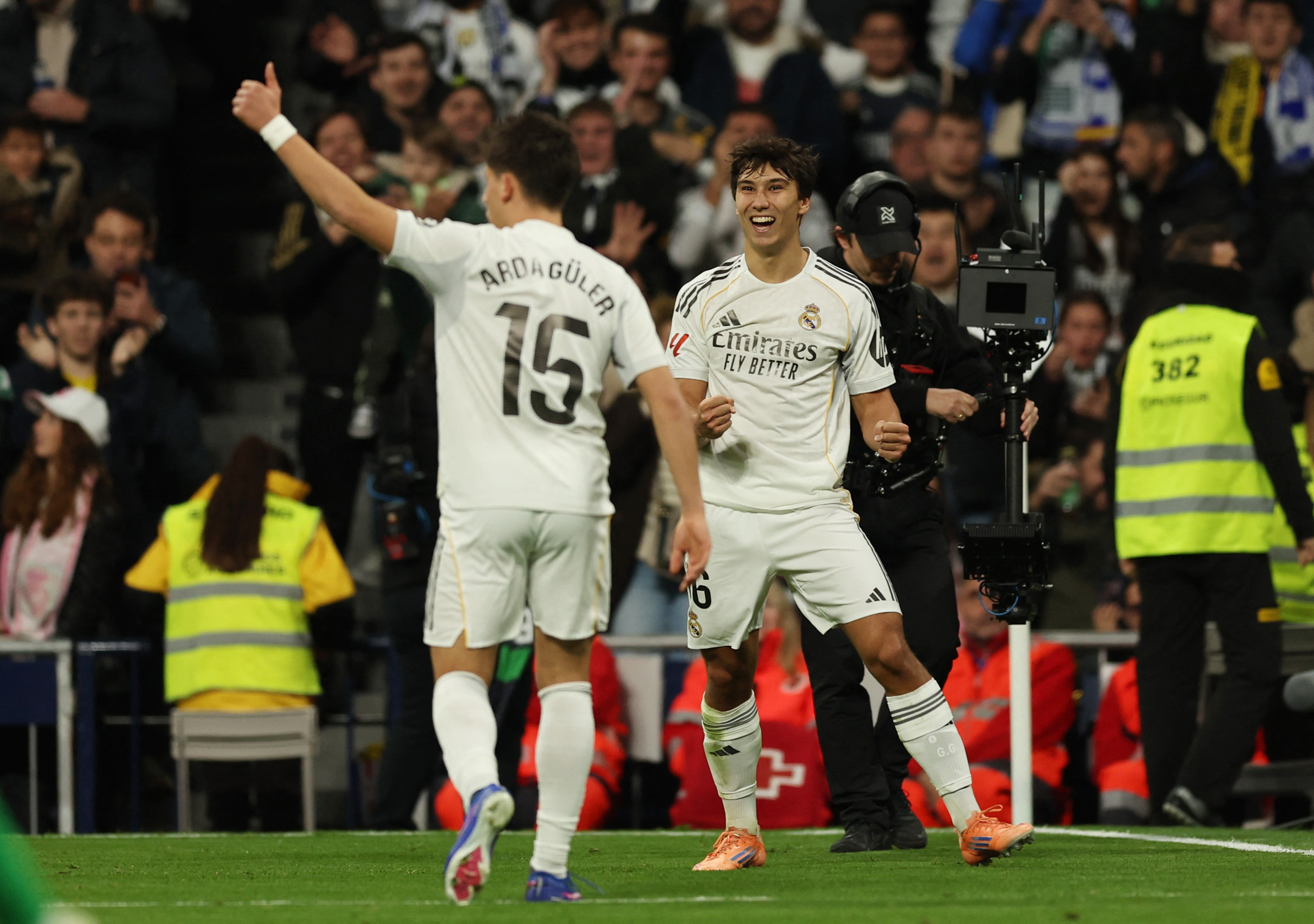 包含皇家贝蒂斯凭借进攻火力，轻取对手赢得信心的词条