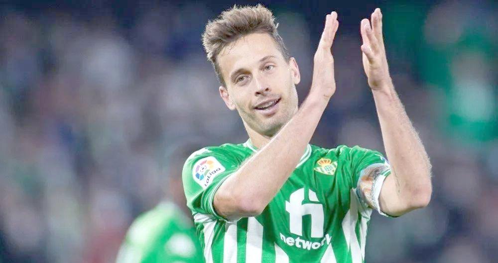 包含皇家贝蒂斯凭借进攻火力，轻取对手赢得信心的词条